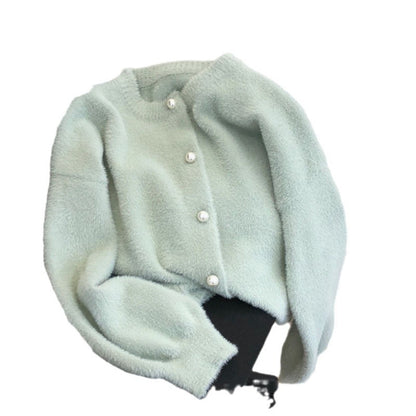 Cardigan Doux à Boutons Perlés – Élégance et Confort d’Hiver